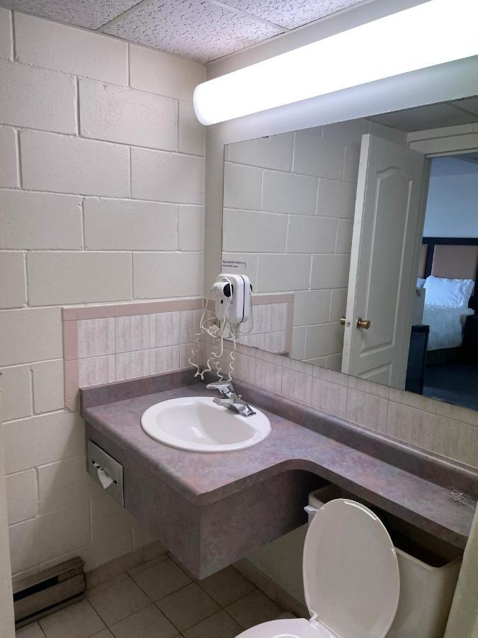 6032 Persepolis Motel